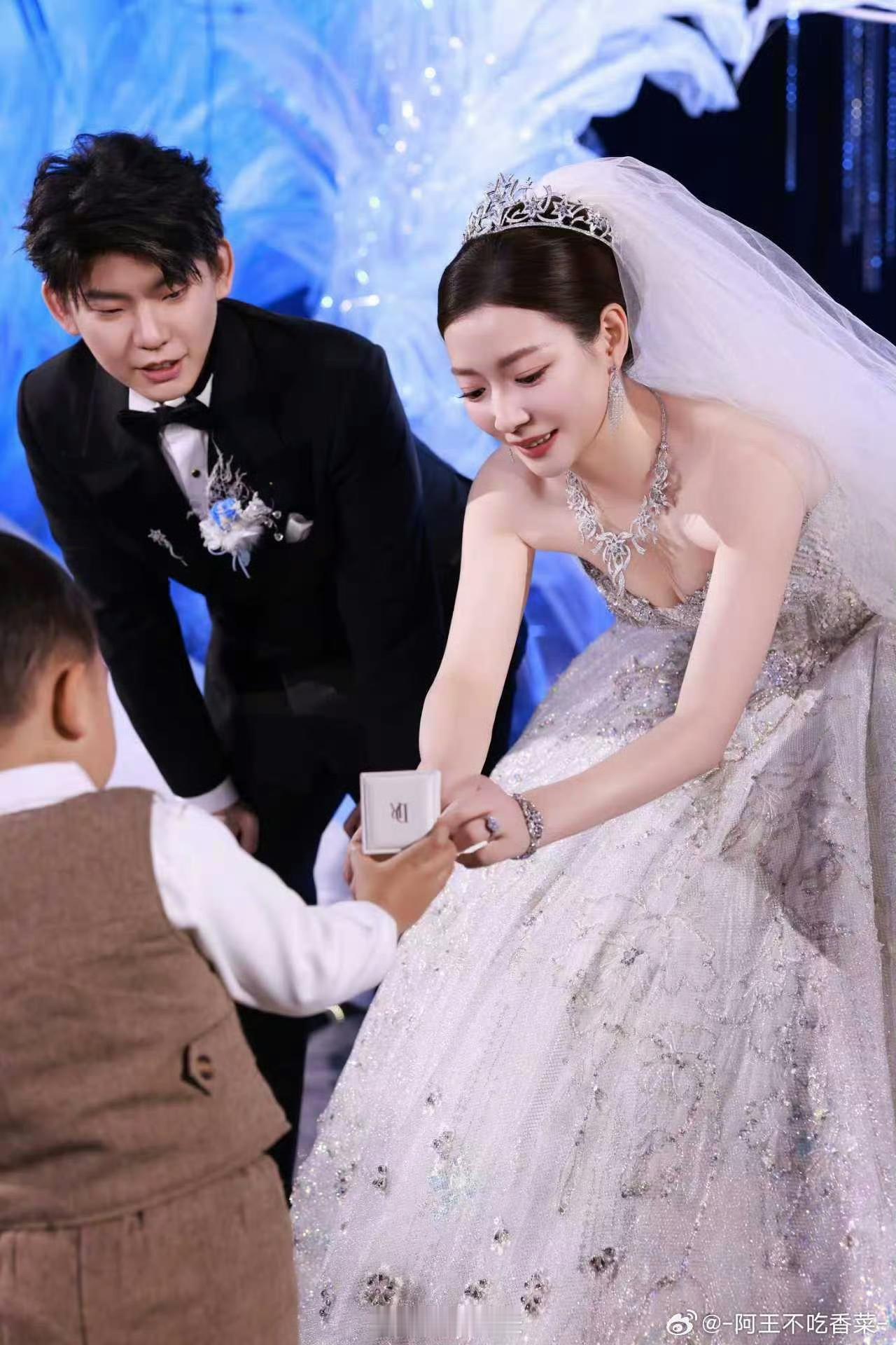 2025年11月30日，北京见证羽坛顶级浪漫——全满贯得主黄雅琼与名将刘雨辰举办