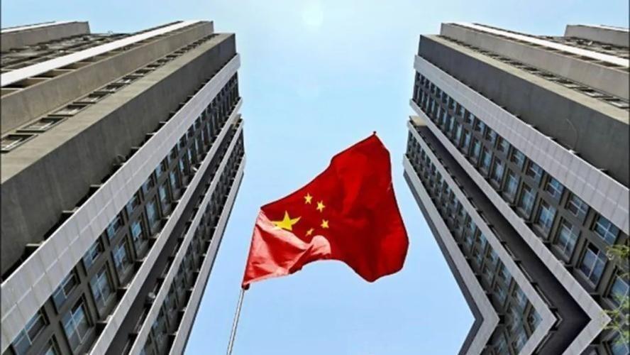 最近总能听到一种很凡尔赛的论调。有些吃到了时代红利的人觉得，城里的中产家庭这几十