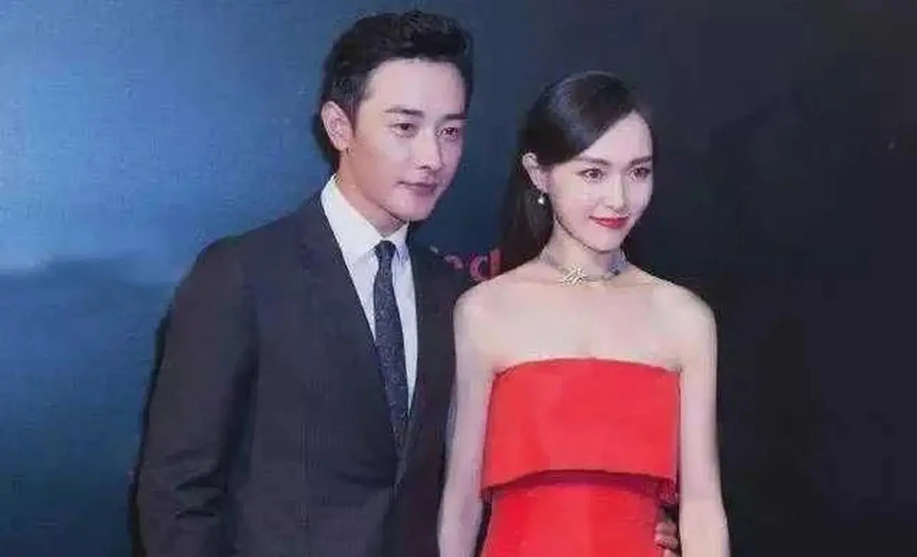 2010年，身价5000万的唐嫣和高云翔交往三年，高云翔再次求婚：“糖糖，这是我
