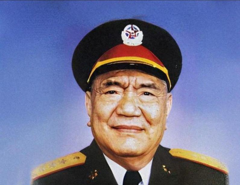 1935年，长征途中，詹才芳看到了一个重病的人被抛下，沉思片刻，说：“这么年轻，