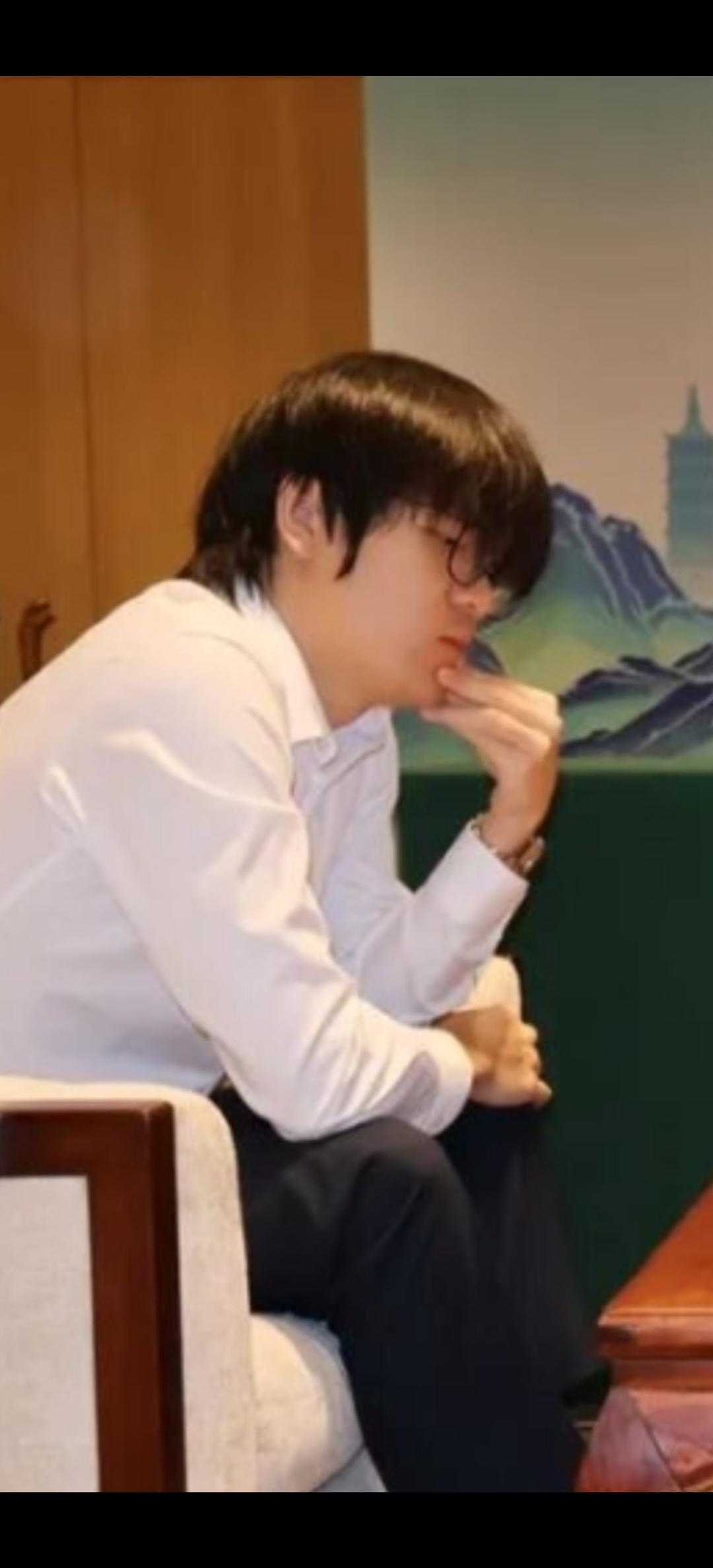 柯洁状态神秘复苏，棋运加持，一战而下党毅飞，登顶王中王，成就九冠！从全盘来看，