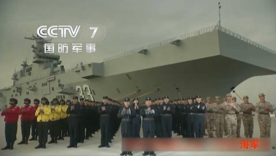 今年拜年终于舍得出手了，过年烟火气十足，不少DF-100列队展示，还有10架歼-