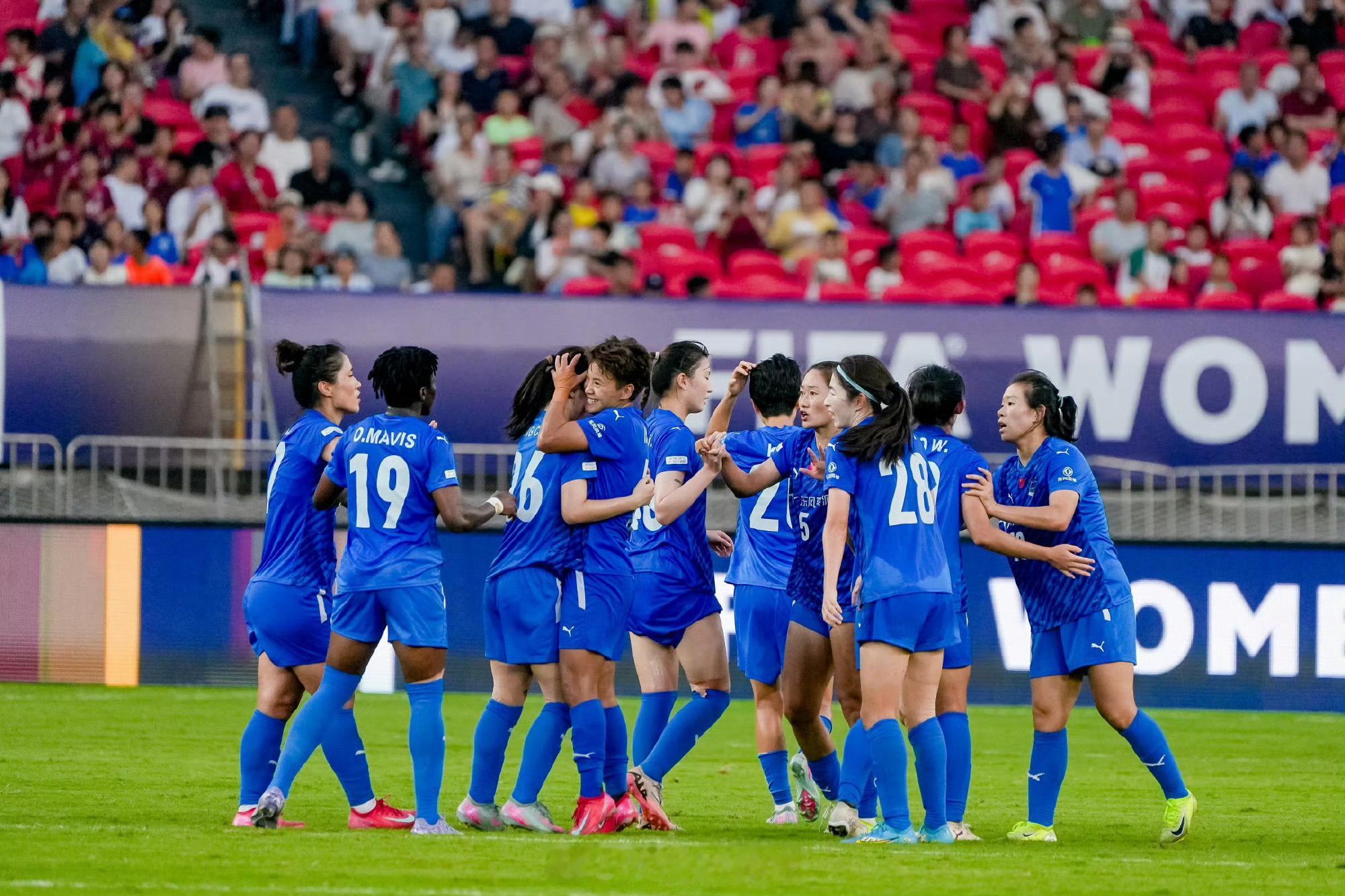 武汉女足1比0奥克兰联女足10月8日下午，首届FIFA女足冠军杯第一轮，亚冠冠军