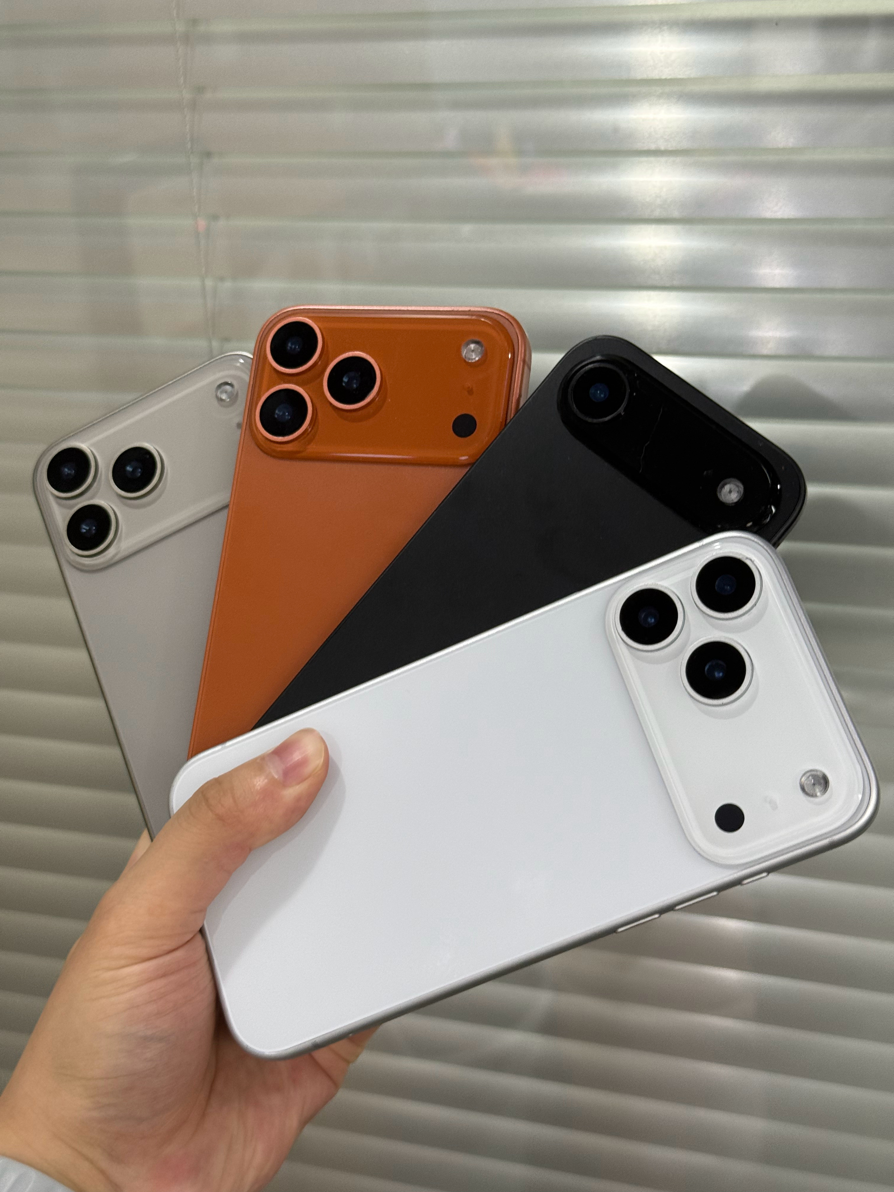 iPhone17或有隐藏款到现在才爆料的信息基本上都不真[捂脸哭]其他供应商配件