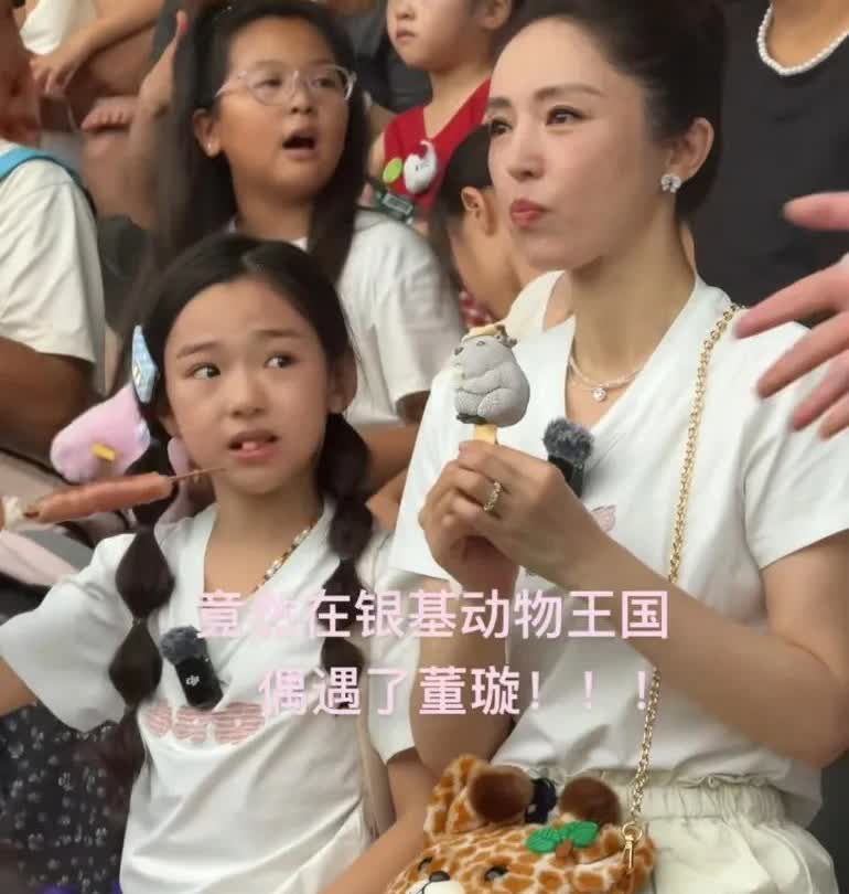 天呐，这上半张脸跟妈妈一模一样，神韵又超像高云翔，爹帅太重要了说董璇不好看的
