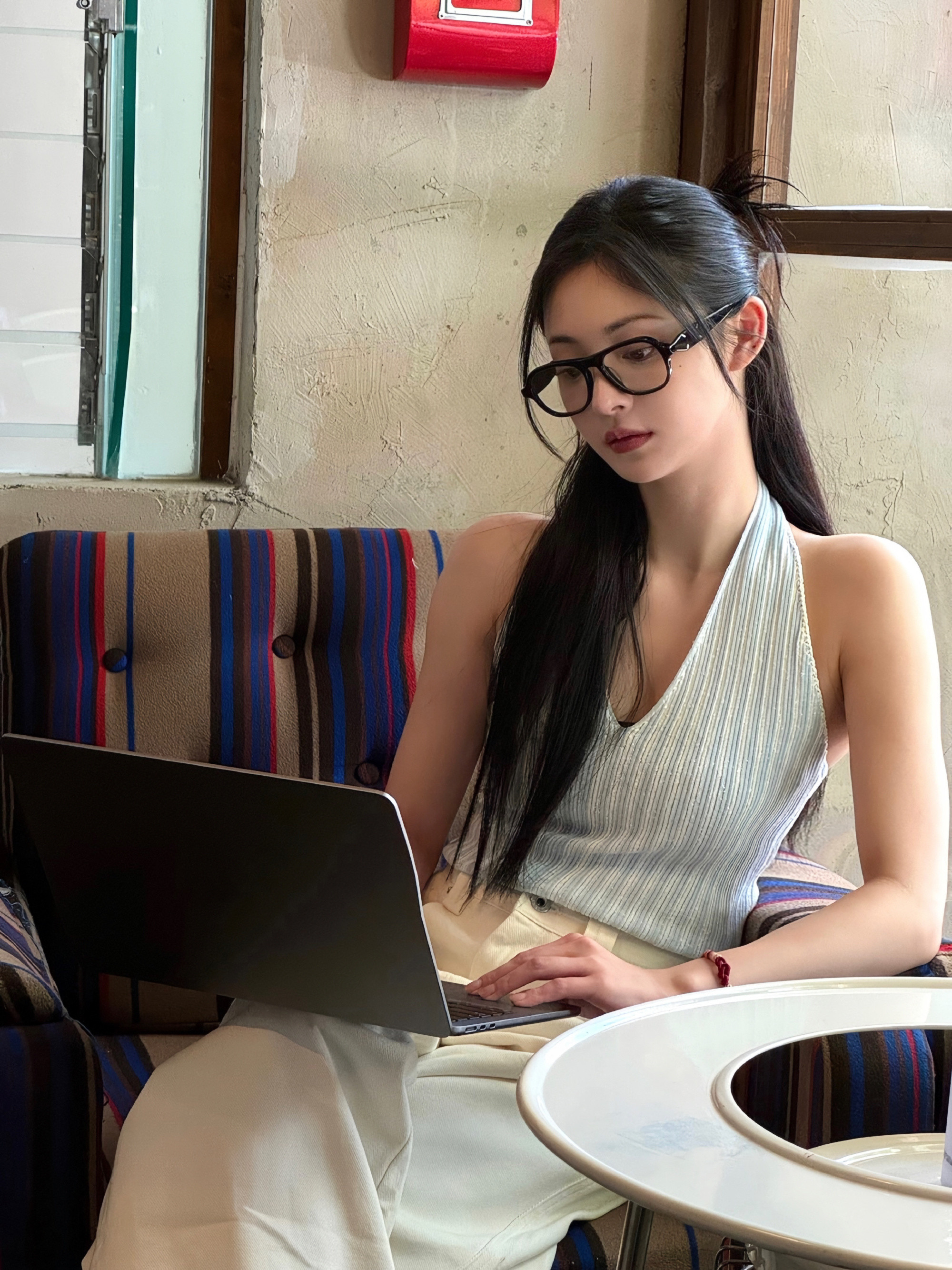 周洁琼假日私服图集，温柔甜美。周洁琼
