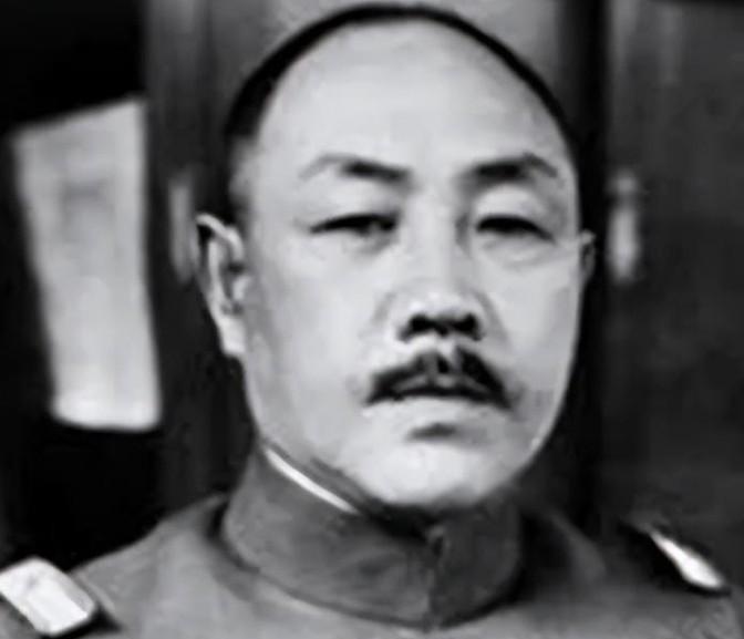 1945年，日军乙级战犯阿南惟几拒绝投降，在家中剖腹自尽，令人意外的是，自己动手