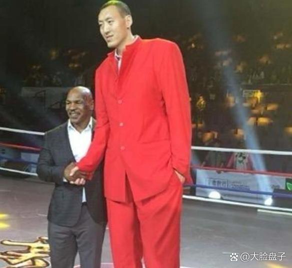 张俊才的身高是2.42米，这份名单里最高的数字。山西定襄，1966年。山东枣庄