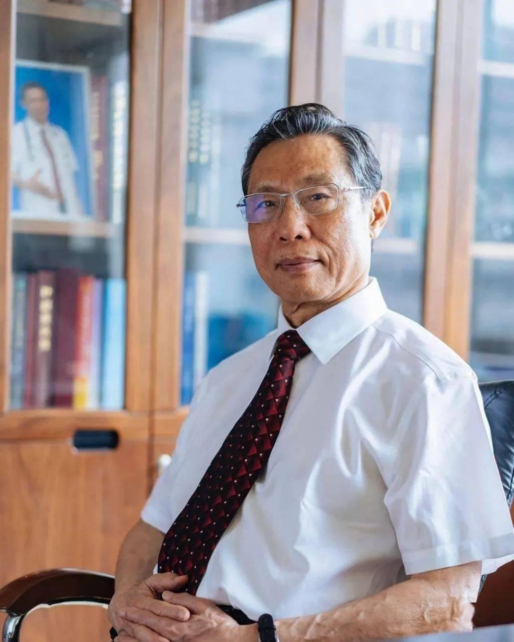 钟南山院士说：长寿的人有三个标志：一、心态好长寿的最高境界，从来不是养身
