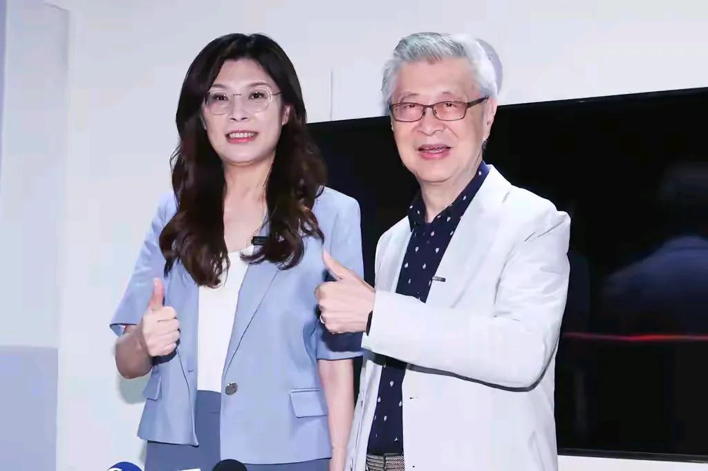 郑丽文赢麻了！朱立伦这次可能真算错了最新民调里郑丽文支持率直接拉到六成多