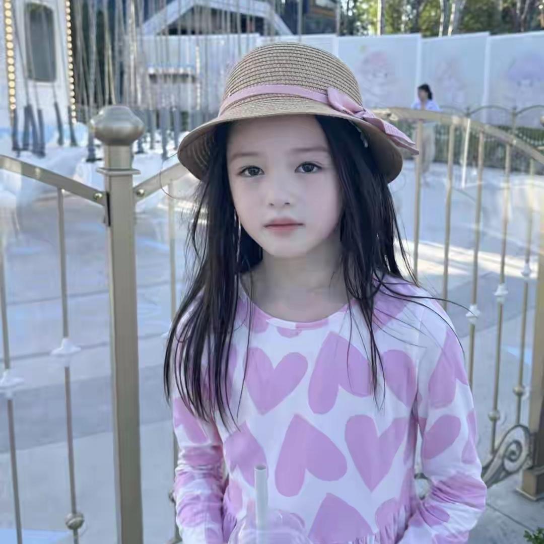 看了樊少皇的女儿，才终于懂得什么叫“美人胚子”。这颜值，不出道当明星简直就是