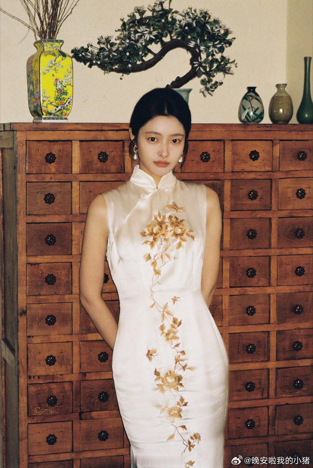 徐若晗玉簟秋旗袍造型，叶平君本君​​​