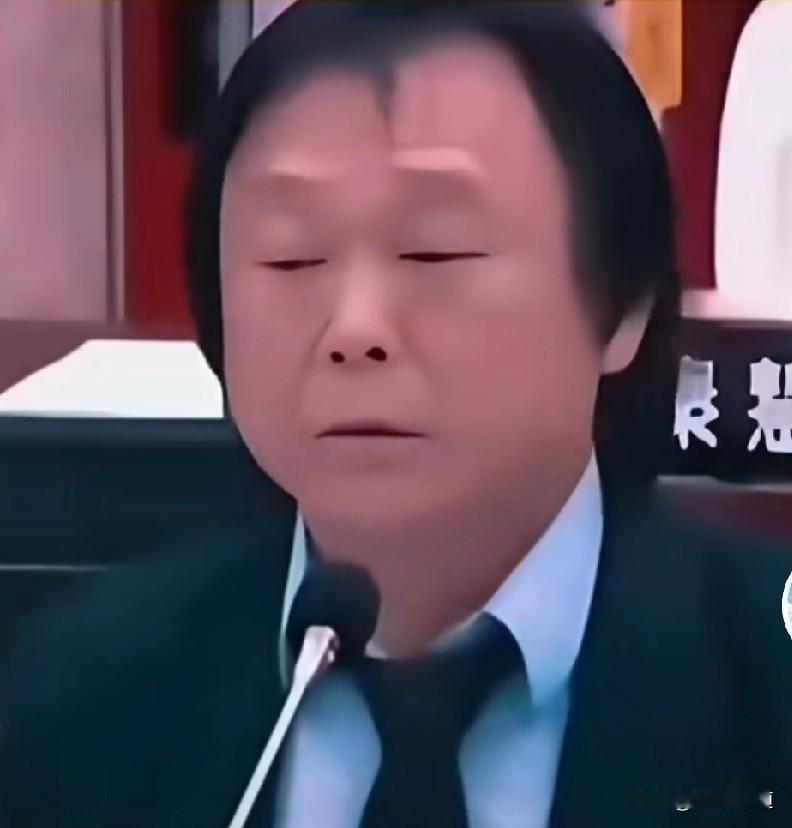 本来应该葱葱蓉蓉油焖鱿鱼现在是葱葱芒芒梨菌大虾蒸眼(猪眼)嗦虾滑，你的肝什么