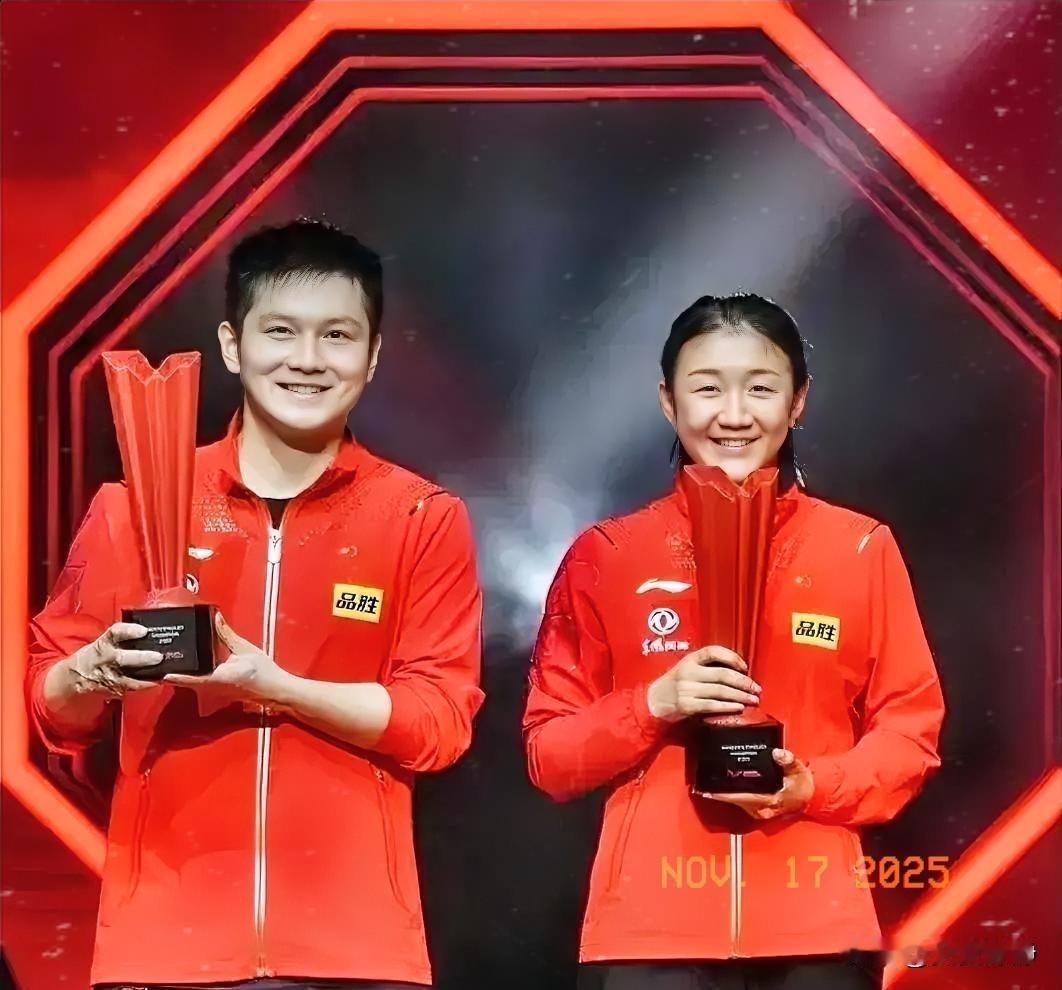 樊振东夺得男单金牌，最开心的不是家人，也不是教练，而是陪伴他一路走来的陈梦！樊振