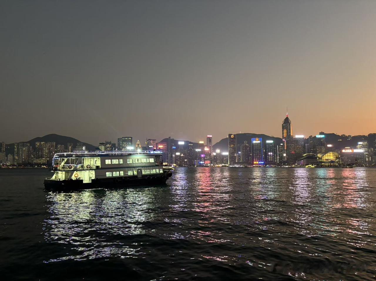 港校硕士留学爆出一个惊天消息，那就是港大商学院2026至2027起，学制改为两年