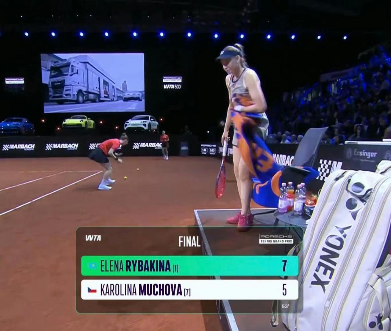 最喜爱的两名女子网球选手，一位冰山美人，一位帅气俊俏！却偏偏相遇在斯图加特决赛，