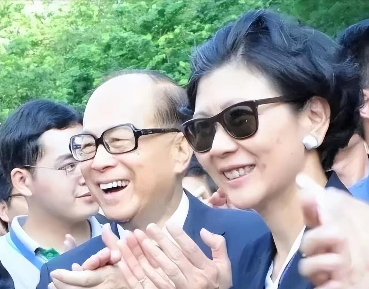 无论如何，从做生意的角度看，李嘉诚还是华人当中最棒的！李嘉诚的大儿子李泽钜在长和