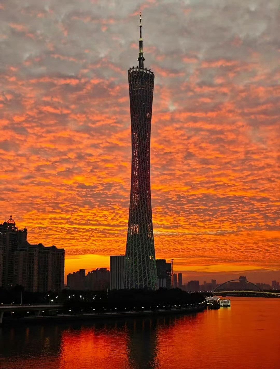 一读就错的字：​1.胴体（dòngtǐ）。​2.龃龉（jǔyǔ）。​3.