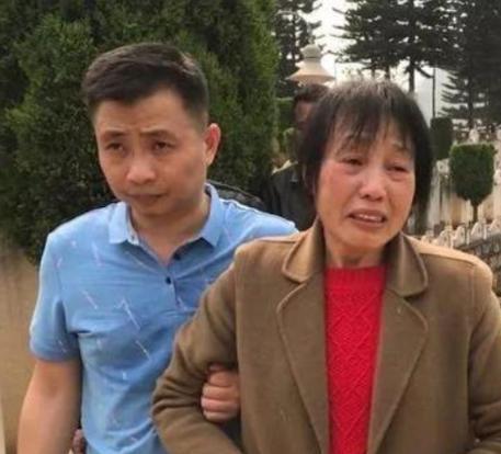 1984年，一战士壮烈牺牲，其新婚20天妻子拒绝改嫁，坚持生下遗腹子，35年后，