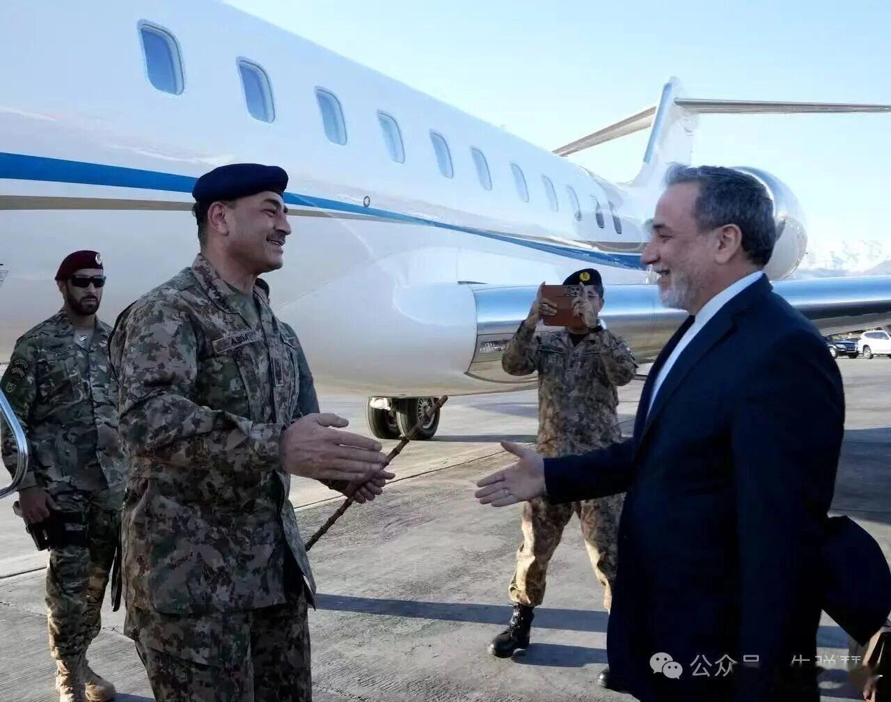 那个打出0:6的元帅，去了伊朗（一）一架古董战机升空护航，一位元帅亲自到访，一场