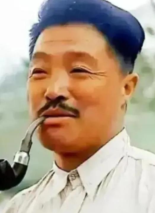 1947年，小河会议结束后，毛主席突然找到贺龙，神色凝重地说：“有句话，我一直想
