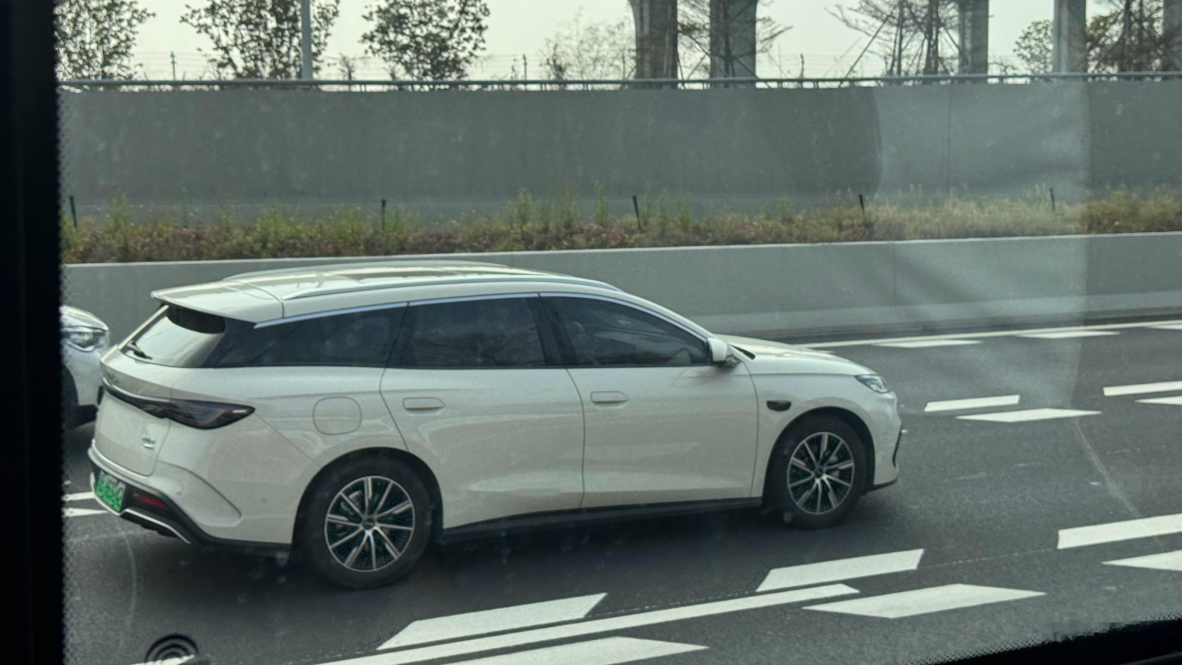 其实海豹06DM-i旅行版价钱还行10万块就能搞定旅行版的诉求但貌似在路上仍然见