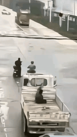 横扫三军！路口等待区也是风险很高的地方，注意观察