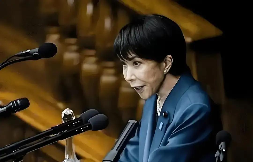 果不其然。日本自民党政要高市早苗在国会突然宣布了强硬态度。据多家日