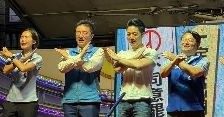 蒋万安硬杠赖清德。据台媒报道，今天（7月17日），蒋万安与赖清德共同参加北部城镇