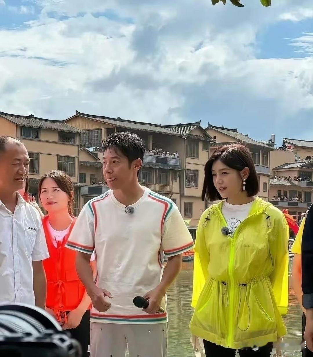 陈妍希生图好恐怖啊，一张娃娃脸显年轻，说她像大学生也不过分吧。​