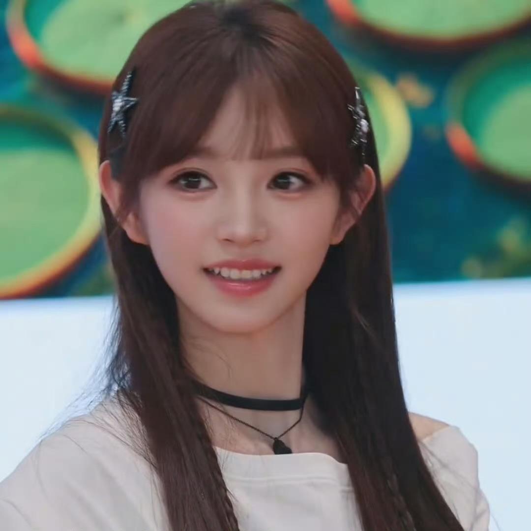 好萌的田曦薇，像一只圆滚滚的大眼小猫咪！