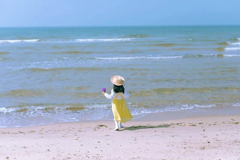 人生总难免心酸躲不过风雨路途再难心别乱把心情放宽该放就放该断就断