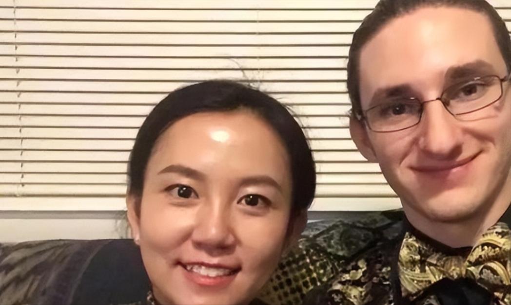 “你应该滚回中国去！”“别用亚洲人的脏习惯喂我的孩子！”2019年美国一男子不