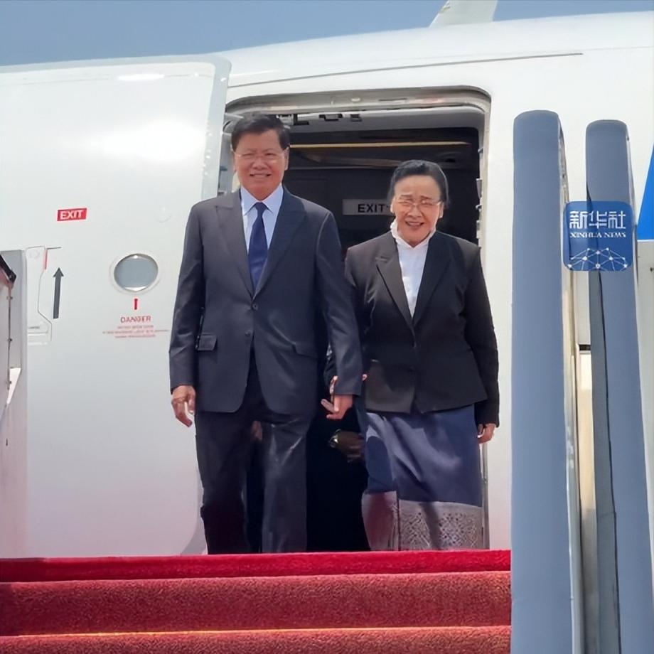 新华社报道称通伦携夫人抵达杭州！6月2日，通伦携带夫人已经抵达杭州了。值