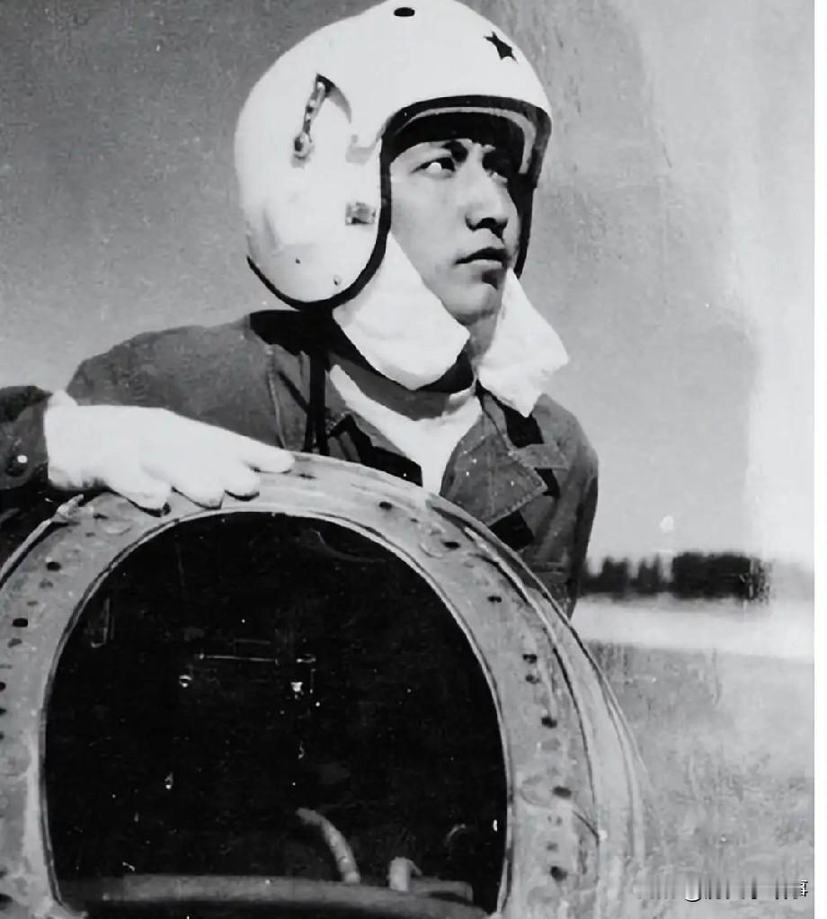 南海撞机王伟成功跳伞，为啥10万人都找不到他？直到20多年后才懂对于王伟，那一