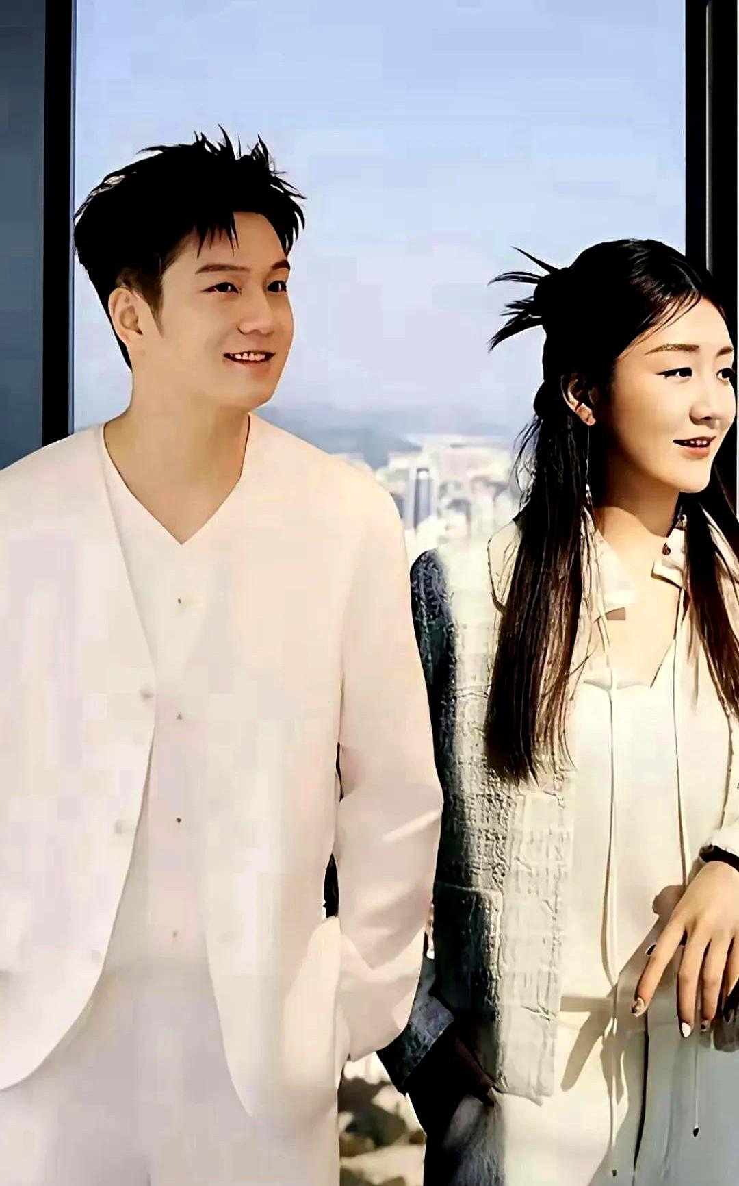 据说樊振东此前表示自己要在2025年结婚。大伙儿都把陈梦和他摆在一块儿，说他俩