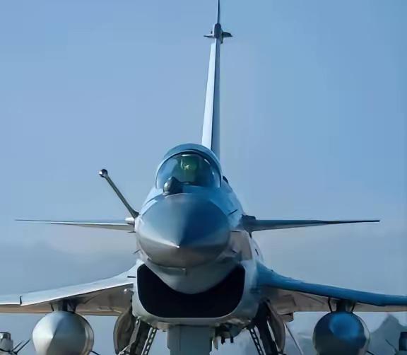 歼10CE实战口碑爆棚，多国却纷纷不买？真相根本不是战机不行谁看了现在歼10