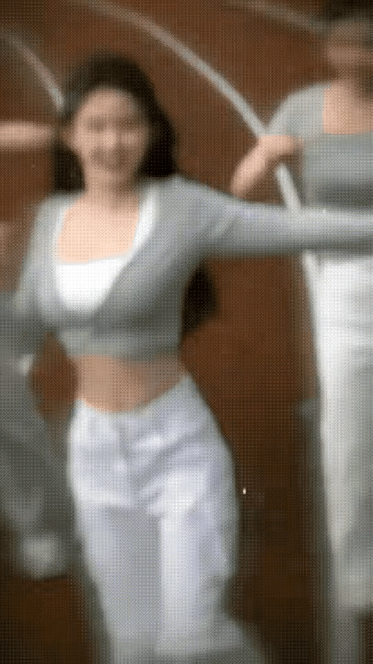 各位！各位，评论区发出你的美女图，一决高下！