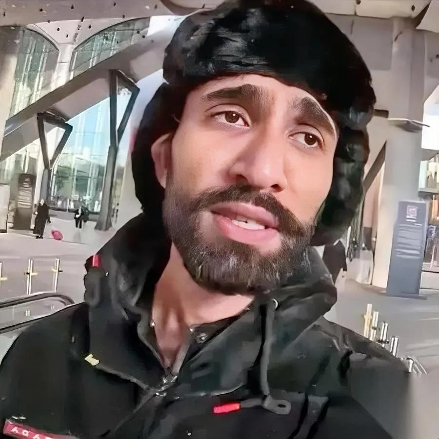 外国网红又来玩套路？一博主进店狂炫美食，抹嘴称：“手机没电没法付”。好在老板不惯