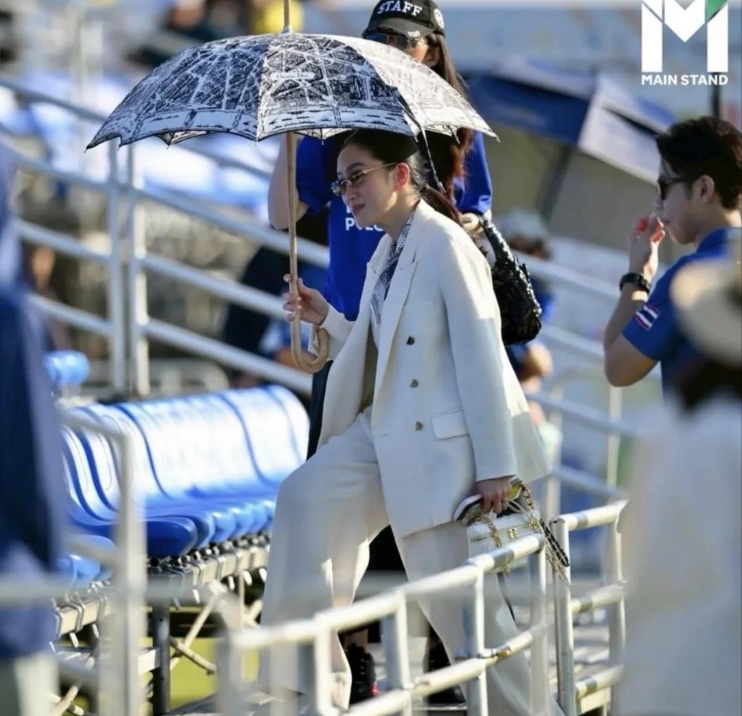 佩通坦近况：11月28日，佩通坦给朋友过生日，第二，第三幅图。12月4日，佩通坦