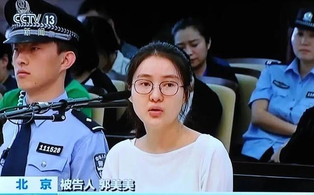 十几年前，这姑娘就商演了，出场高达30万/宿，还包往返公务舱和五星级酒店食宿。