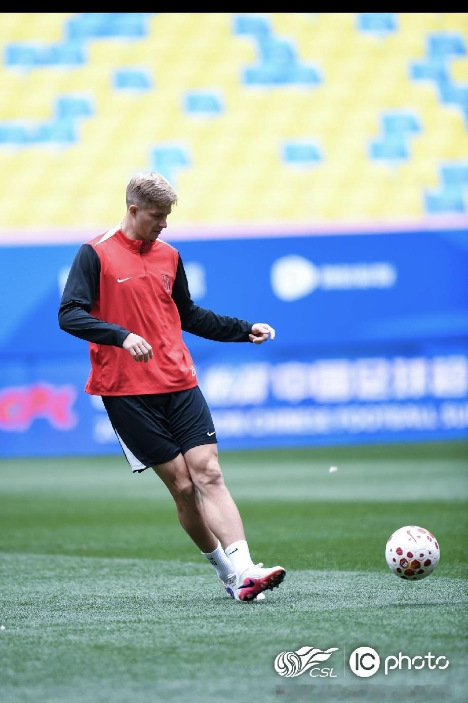 索罗金、成都蓉城俄罗斯外援，最近发挥不太稳定，招到了少数成都球迷的质疑。索罗金