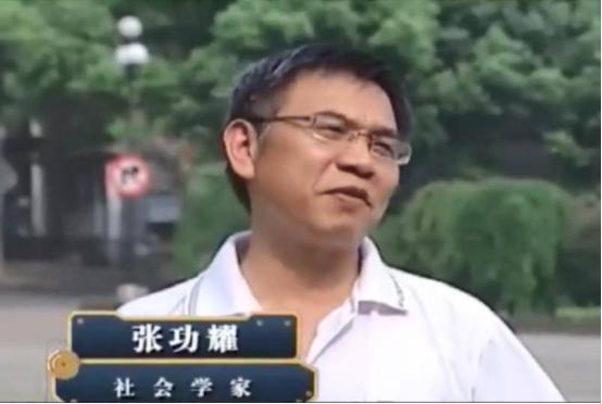 中医不灭，天理难容？2006年，中南大学的教授张功耀发起万人签名，要求取消中医药