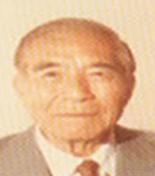 1988年上海，86岁的名医邝安堃不顾子女反对，将年轻的小保姆娶回家。4年后邝安
