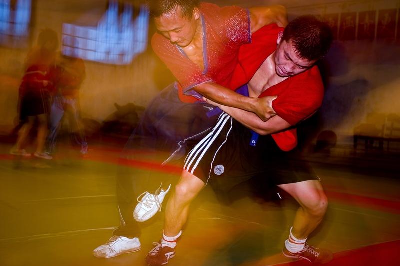 大家认为体育赛事最该取消那些项目？个人认为，运动场上最该取消的两项赛事，当属摔