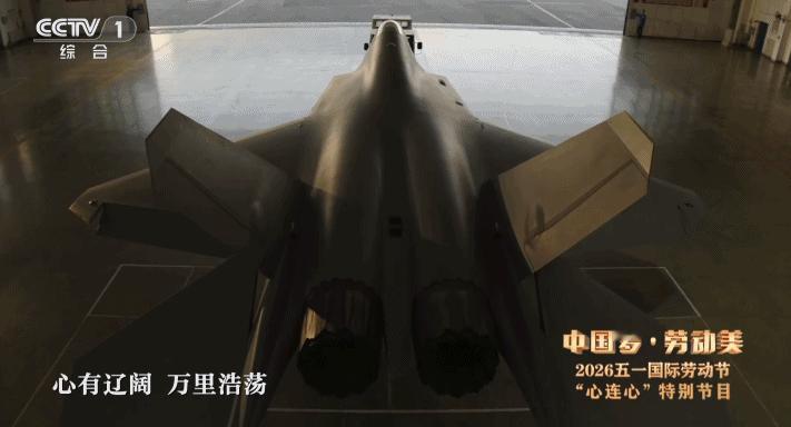 重磅官宣！央视高调曝光歼-35外贸版，0001号起航，全球五代机垄断格局