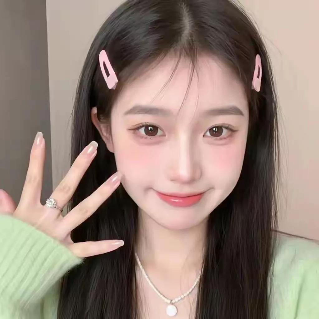 甜美少女心，粉色发夹搭配可爱妆容，温柔又迷人！温柔甜美系发夹少女心拉满发夹少