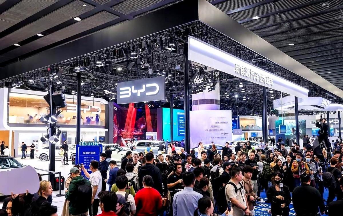 开电车有一个Bug，很多人到现在还不明白，就是同样开1万公里，电车要比开油车省9