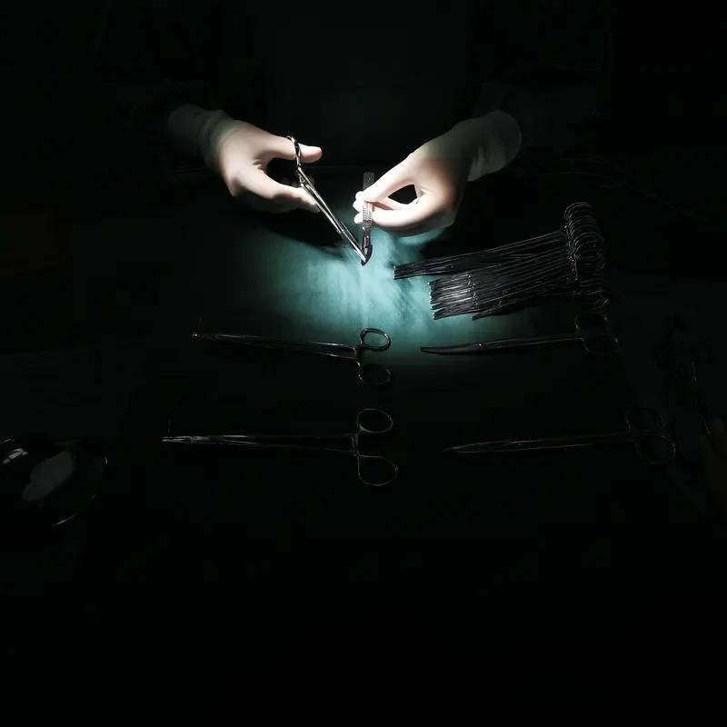 福建厦门李先生10天做5台手术的事儿，真是让人惊掉下巴！人工耳蜗植入、肠胃镜、割