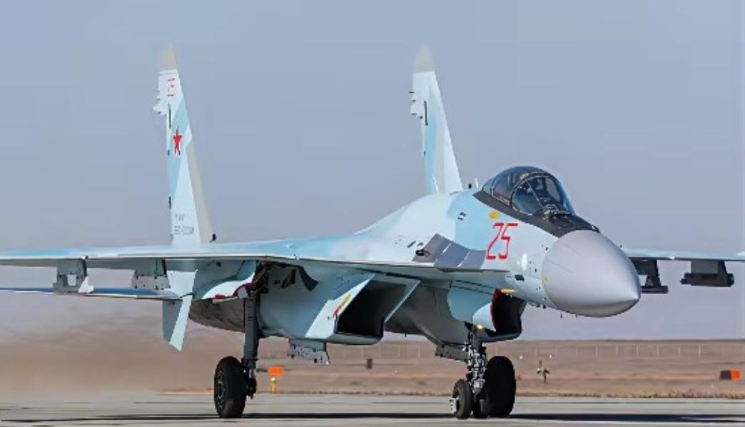伊朗终于拿到新战机了！12架苏-35落地，F-14可以退休了这是一